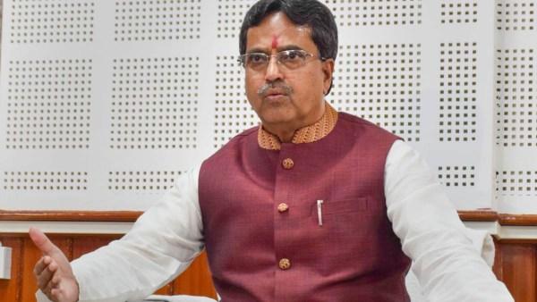 মুখ্যমন্ত্রী হিসেবে এগিয়ে মানিক সাহা মুখ্যমন্ত্রী হিসেবে এগিয়ে মানিক সাহা