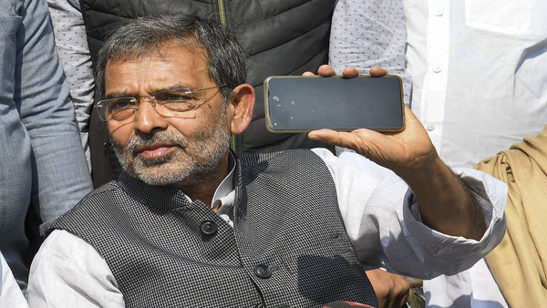 বারে বারে নীতীশ কুমারের সঙ্গে মতভেদ বারে বারে নীতীশ কুমারের সঙ্গে মতভেদ