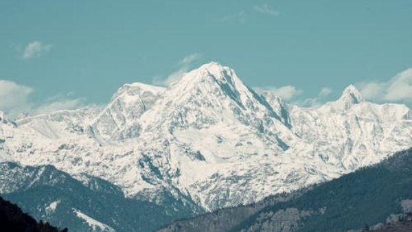 নীলকণ্ঠ শৃঙ্গের উপর বদ্রীনাথ নীলকণ্ঠ শৃঙ্গের উপর বদ্রীনাথ