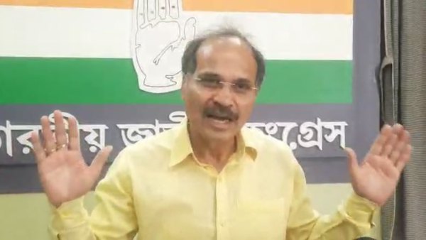 দুর্নীতিতে নেতা-মন্ত্রী সবাই জড়িত দুর্নীতিতে নেতা-মন্ত্রী সবাই জড়িত