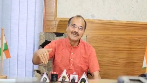 প্রশ্নের উত্তর দিতে ভয় পাচ্ছেন মমতা