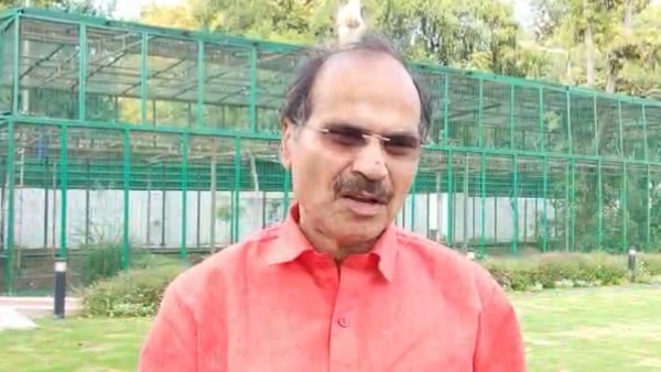 মানুষের নজর ঘোরাতে চাইছেন মানুষের নজর ঘোরাতে চাইছেন
