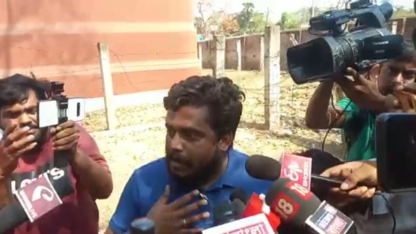 কেষ্টকে পাঞ্জাবি উপহার কেষ্টকে পাঞ্জাবি উপহার