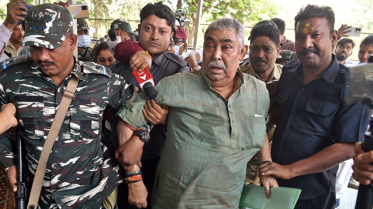 অনুব্রত-বাউন্সার অনুব্রত-বাউন্সার