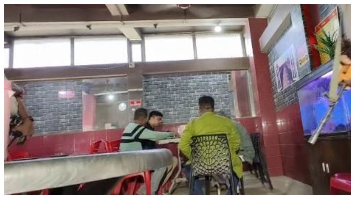 ব্রেকফাস্ট টেবিলে কারা ব্রেকফাস্ট টেবিলে কারা