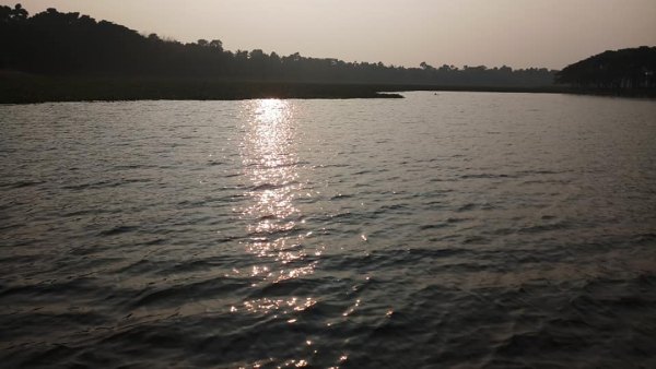 বৃহত্তম অশ্বক্ষুরাকৃতি হ্রদ