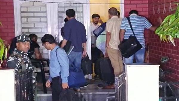 ইডির নজরে আরও এক রহস্যময়ী ইডির নজরে আরও এক রহস্যময়ী