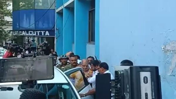 অয়ন শীলের বান্ধবী যোগ অয়ন শীলের বান্ধবী যোগ