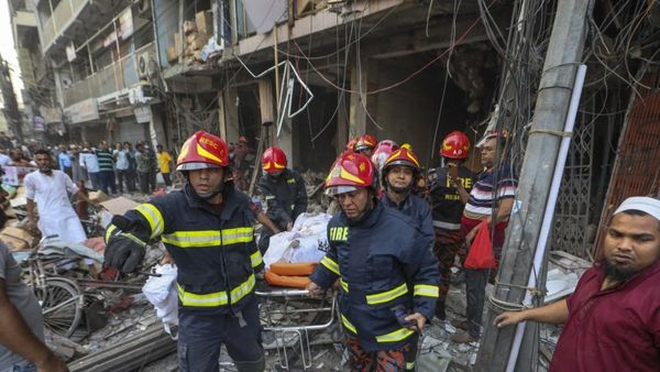 বহু মানুষের আটকে থাকার সম্ভাবনা বহু মানুষের আটকে থাকার সম্ভাবনা