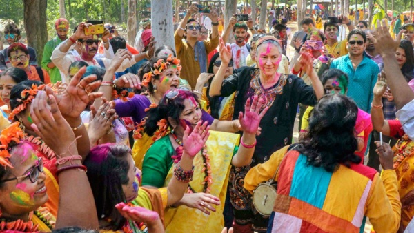 শান্তিনিকেতনে এবারও বসন্তোৎসবে পর্যটকে না শান্তিনিকেতনে এবারও বসন্তোৎসবে পর্যটকে না
