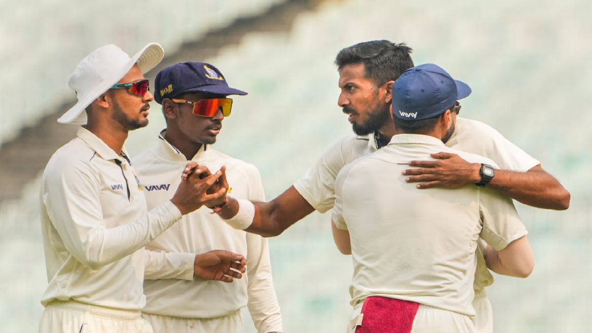 আপাতত এক মরশুমের জন্য আপাতত এক মরশুমের জন্য