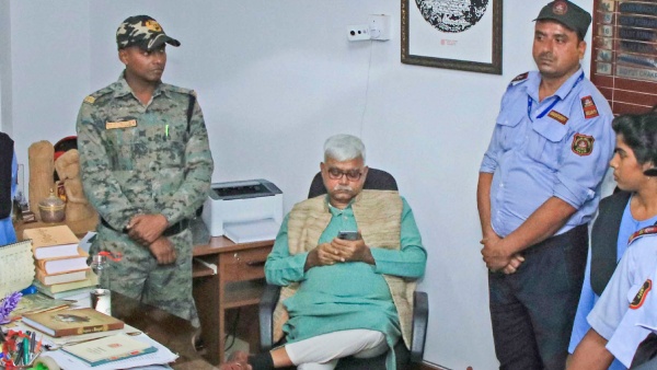 বিতর্কে বিদ্যুৎ চক্রবর্তী বিতর্কে বিদ্যুৎ চক্রবর্তী