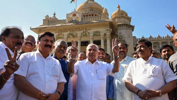 কর্নাটক নির্বাচন: লিঙ্গায়েত ভোট ধরে রেখেই চার দশক পুরনো ইতিহাস ছোঁয়ার লক্ষ্যে বিজেপি কর্নাটক নির্বাচন: লিঙ্গায়েত ভোট ধরে রেখেই চার দশক পুরনো ইতিহাস ছোঁয়ার লক্ষ্যে বিজেপি