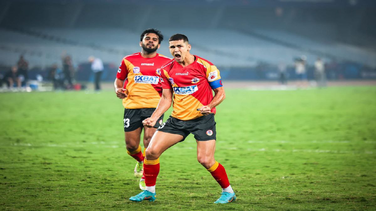 লাল হলুদেই থাকছেন ক্লেটন