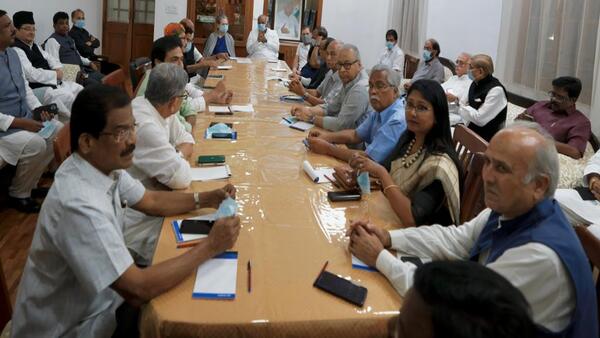 নৈশভোজে প্রস্তাব