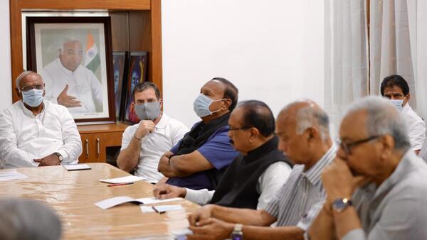 ক্ষুব্ধ উদ্ধর ঠাকরের প্রতিক্রিয়া