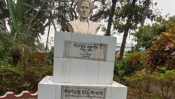 ঘরের কাছে ঘোরাঘুরি ঘরের কাছে ঘোরাঘুরি
