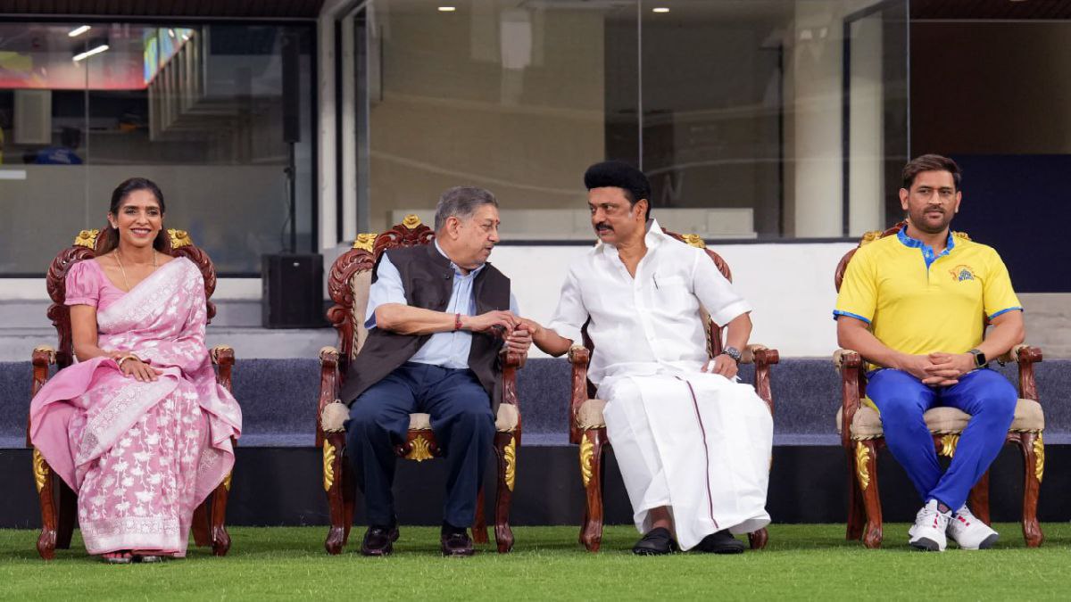 চিপকে ধোনি, শ্রীনিকে নিয়ে স্ট্যান্ড উদ্বোধন স্ট্যালিনের চিপকে ধোনি, শ্রীনিকে নিয়ে স্ট্যান্ড উদ্বোধন স্ট্যালিনের