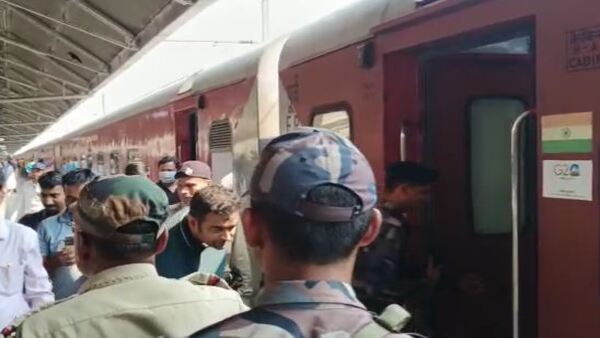 রাজ্যপালের মধ্যস্থতায় আলোচনা রাজ্যপালের মধ্যস্থতায় আলোচনা