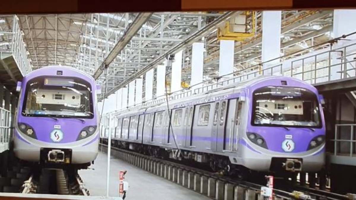 গঙ্গার নীচ দিয়ে প্রথম ইস্ট-ওয়েস্ট মেট্রো ছুটবে এপ্রিলেই