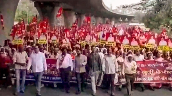 ১৭ দফা দাবিতে কৃষকদের বিক্ষোভ