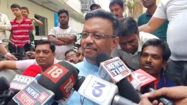 পার্থ কি দলের সঙ্গে আছেন?