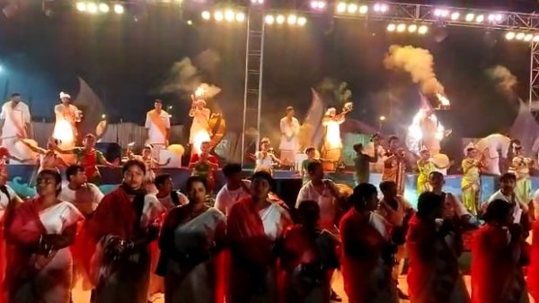 কোথায় হয় কোথায় হয়