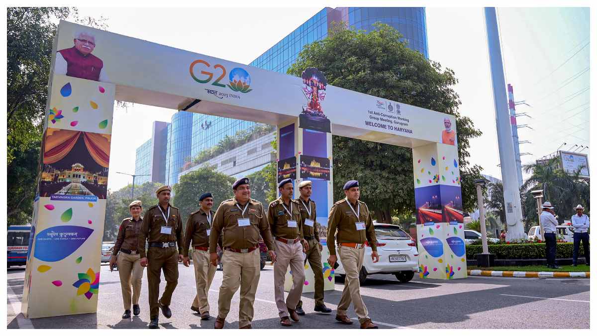 G20 সম্মেলনের জন্য রাখা একের পর এক ফুলের গাছ চুরির ভিডিও ভাইরাল ! বিজেপি শাসিত রাজ্যে গ্রেফতার এক G20 সম্মেলনের জন্য রাখা একের পর এক ফুলের গাছ চুরির ভিডিও ভাইরাল ! বিজেপি শাসিত রাজ্যে গ্রেফতার এক