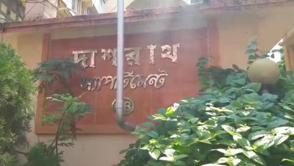 কে এই নতুন রহস্যময়ী