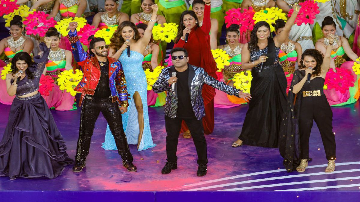 উদ্বোধনী অনুষ্ঠান ফিরছে