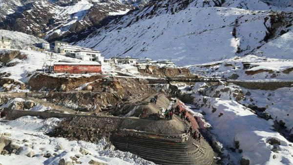 জোশীমঠের আশেপাশের এলাকাতেও ফাটল জোশীমঠের আশেপাশের এলাকাতেও ফাটল