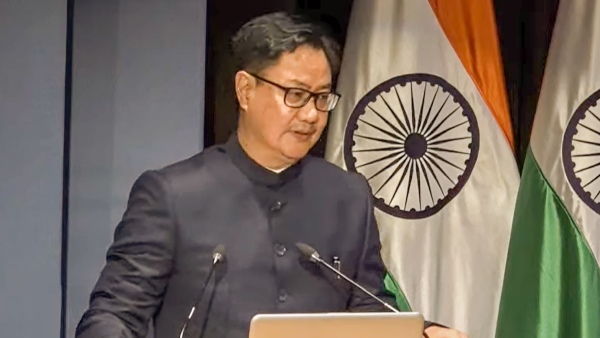 আইনমন্ত্রীকে দায়িত্ব স্মরণ করিয়েছেন আইনমন্ত্রীকে দায়িত্ব স্মরণ করিয়েছেন