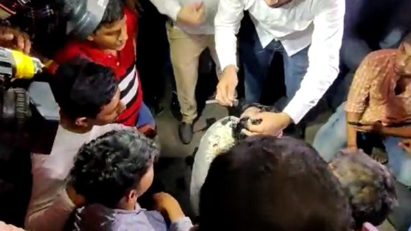 রাতের ঘুম কেড়ে নেব... রাতের ঘুম কেড়ে নেব...
