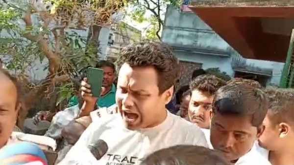 ভোরে গ্রেফতার কৌস্তভ বাগচি ভোরে গ্রেফতার কৌস্তভ বাগচি