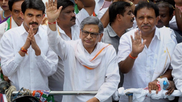 কংগ্রেসের প্রার্থী তালিকায় পিতা-কন্যা এবং পিতা-পুত্র জুটি কংগ্রেসের প্রার্থী তালিকায় পিতা-কন্যা এবং পিতা-পুত্র জুটি