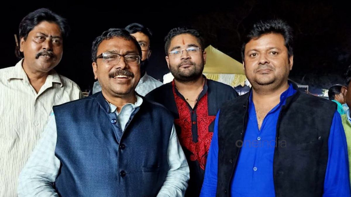 ধোঁয়াশায় কি দলের অন্দরে কাঁপুনি? ধোঁয়াশায় কি দলের অন্দরে কাঁপুনি?