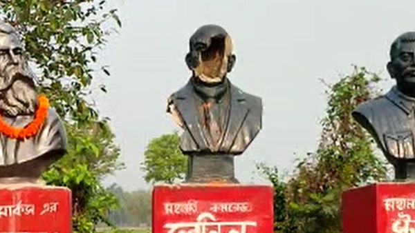 বারবার মূর্তিতে ভাঙচুর বারবার মূর্তিতে ভাঙচুর