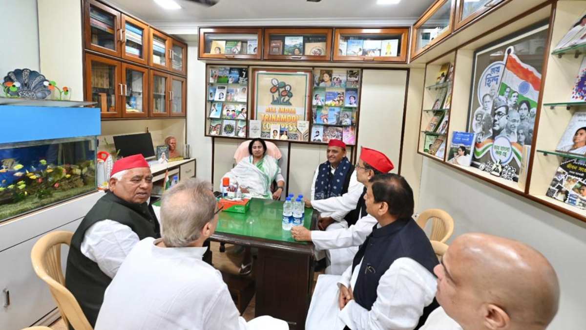 ২০২৪-এ বিজেপি বিরোধী নয়া ফ্রন্ট! মমতা-অখিলেশ বৈঠক ২০২৪-এ বিজেপি বিরোধী নয়া ফ্রন্ট! মমতা-অখিলেশ বৈঠক
