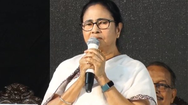 দিল্লির দরবারে বাংলার মুখ্যমন্ত্রী দিল্লির দরবারে বাংলার মুখ্যমন্ত্রী