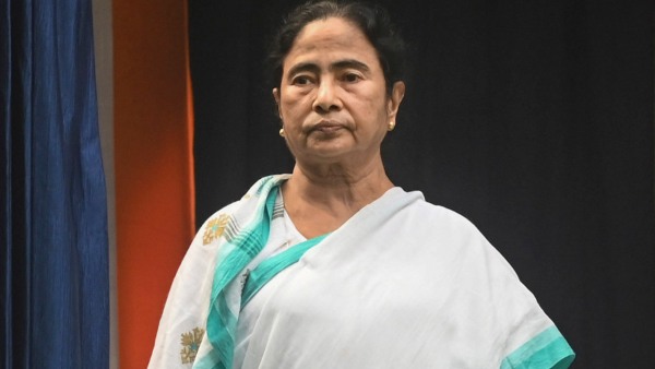  ধর্নায় বসেন মমতা বন্দ্যোপাধ্যায় 