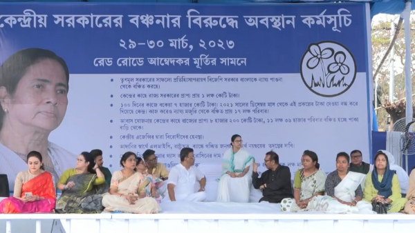 ধর্না মঞ্চে কেন দলীয় প্রতীক ধর্না মঞ্চে কেন দলীয় প্রতীক