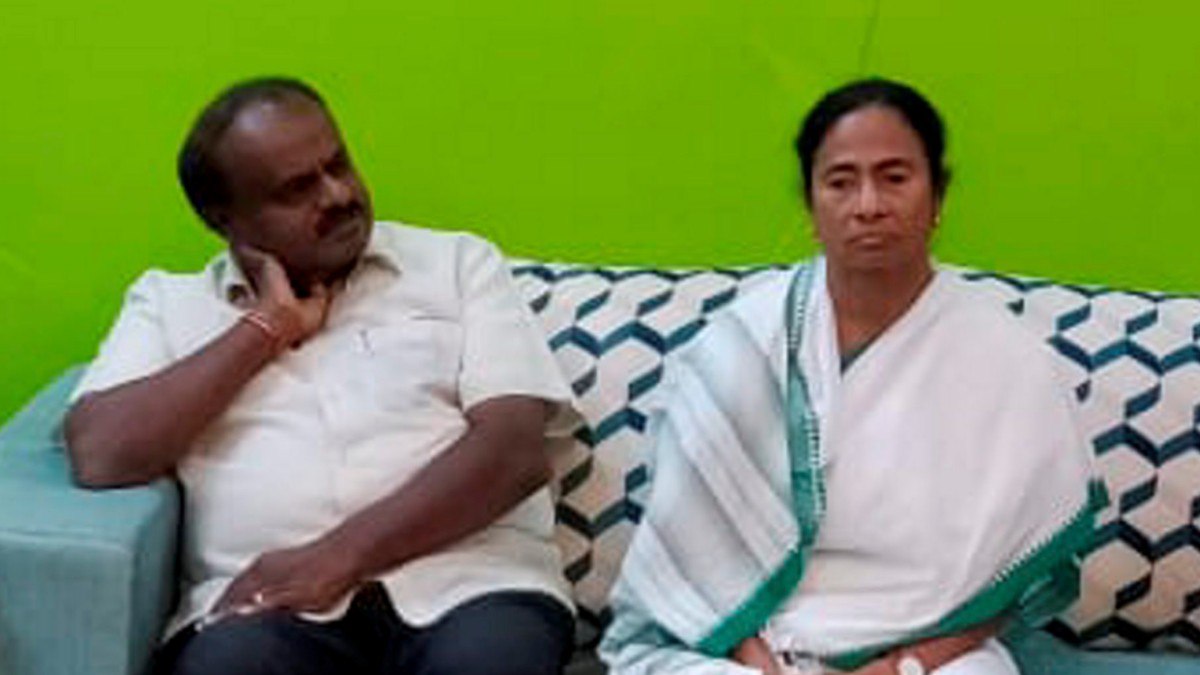 ২৪-এর লড়াইয়ে মমতার বিজেপিকে হারানোর বার্তা কুমারস্বামীকে