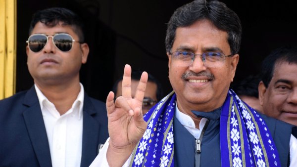 শেষ হাসি মানিক সাহার 