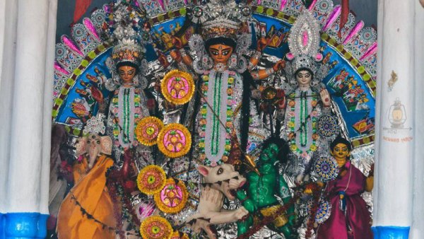 দুর্গাপুজো হয় এই রাজবাড়িতে