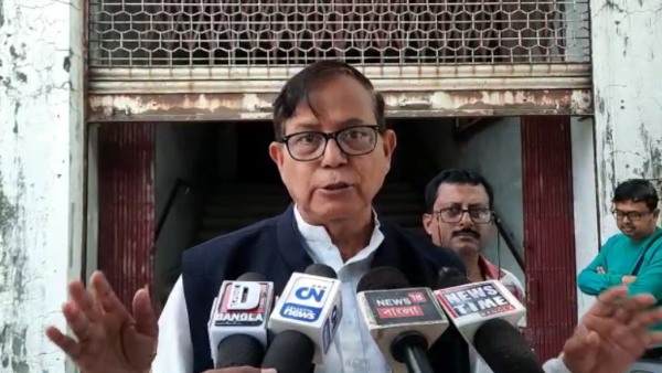 আসল ইস্যুতে নজর ঘোরানোর চেষ্টা আসল ইস্যুতে নজর ঘোরানোর চেষ্টা