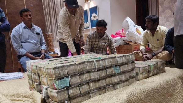 ৪০ লাখ টাকা ঘুষ ৪০ লাখ টাকা ঘুষ