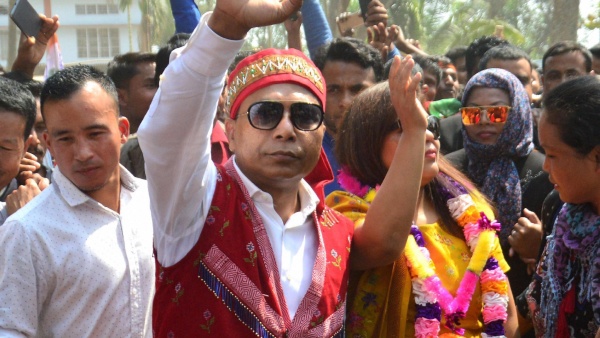 কোন জাদুবলে মেঘালয়ে ঘাসফুল ফুটতে চলেছে কোন জাদুবলে মেঘালয়ে ঘাসফুল ফুটতে চলেছে