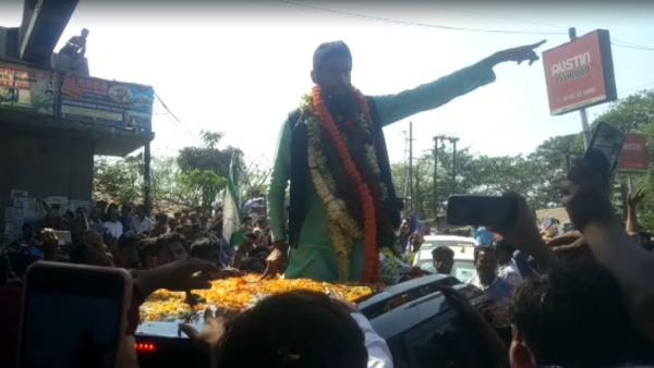 ফুরফুরা শরিফে যাবার আগে হাওড়ার গড়ফায় সংবর্ধনা ফুরফুরা শরিফে যাবার আগে হাওড়ার গড়ফায় সংবর্ধনা