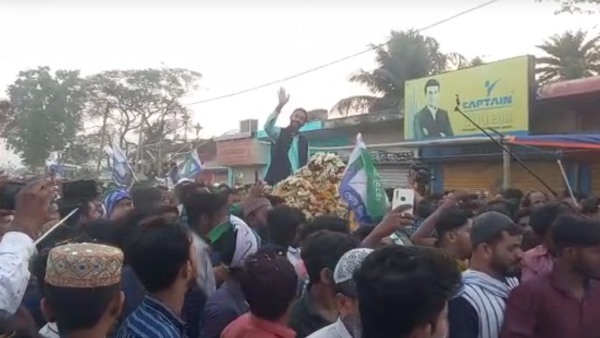 “শিরায় শিরায় রক্ত আমরা ভাইজানের ভক্ত” “শিরায় শিরায় রক্ত আমরা ভাইজানের ভক্ত”