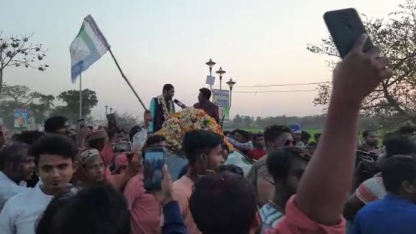 কর্মী-সমর্থকরা বলেন, সত্যের জয় হয়েছে কর্মী-সমর্থকরা বলেন, সত্যের জয় হয়েছে